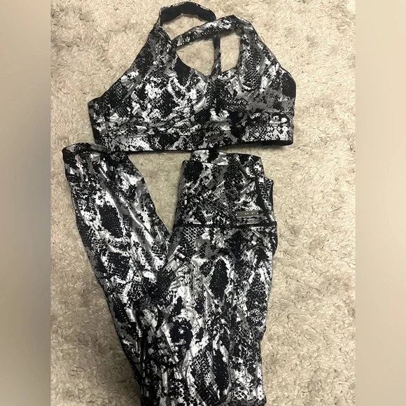 MiniBeast set black and silver xl bottoms bra is a large - Picture 1 of 1